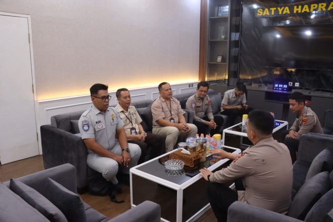 
					Perkuat Sinergi Pelayanan dan Keselamatan, Tim Pembina Samsat dengan Kapolres Ciamis