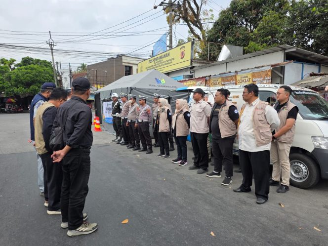 
					Berdasarkan Dana Cost Sharing Pemerintah Kabupaten Tasikmalaya, PJ Samsat Bersama Tim Pembina Samsat Laksanakan Operasi Gabungan di Simpang Empat Muktamar Singaparna