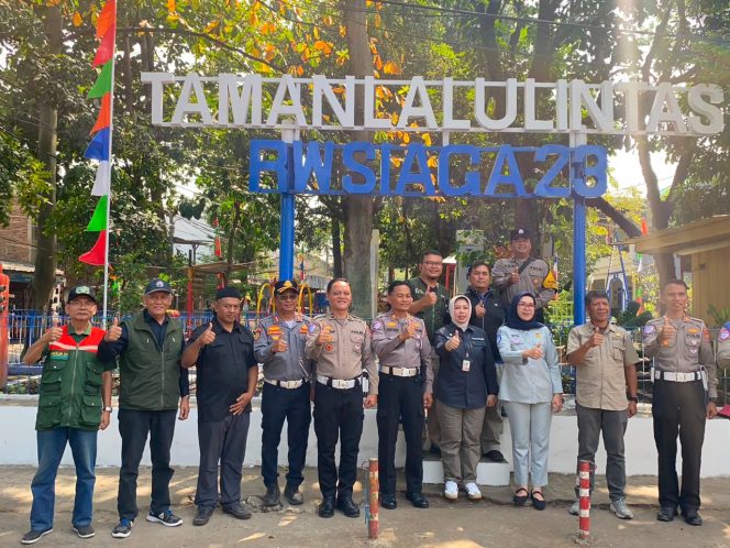
					Keselamatan Dimulai dari Lingkungan: Kolaborasi Jasa Raharja dan Forum Lalu Lintas dan Angkutan Jalan  Hadirkan Kampung Tertib Lalu Lintas