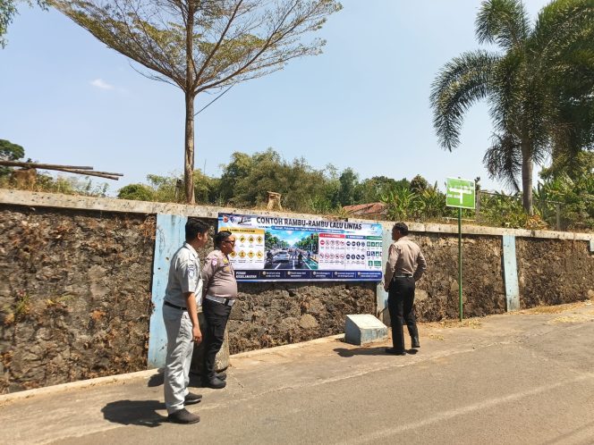
					Tingkatkan Tertib Berlalu Lintas, PT Jasa Raharja (Persero) Cabang Cirebon Bersama Polres Cirebon Kota Dan Polres Kuningan Wujudkan Kampung Tertib Lalu Lintas