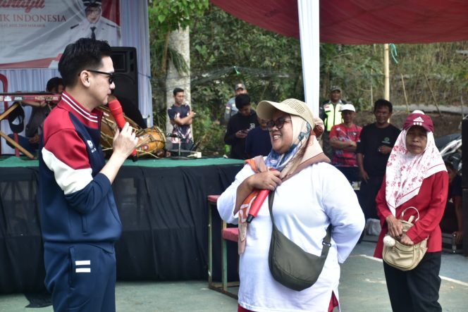 
					Jalan Sehat, Kuis, hingga Doorprize Meriahkan Cibeureum Wetan Walkers