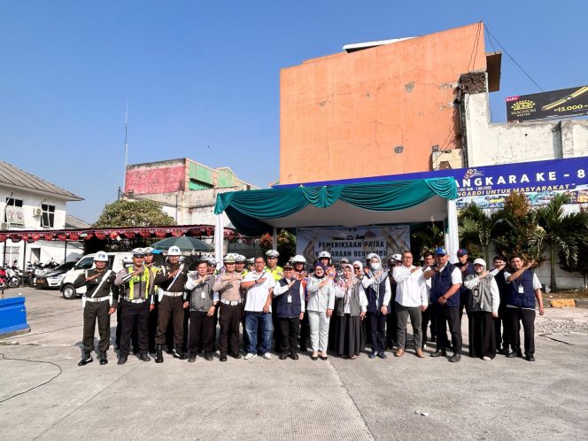 
					Samsat Rancaekek Gelar Operasi Gabungan di Thee Matic Majalaya