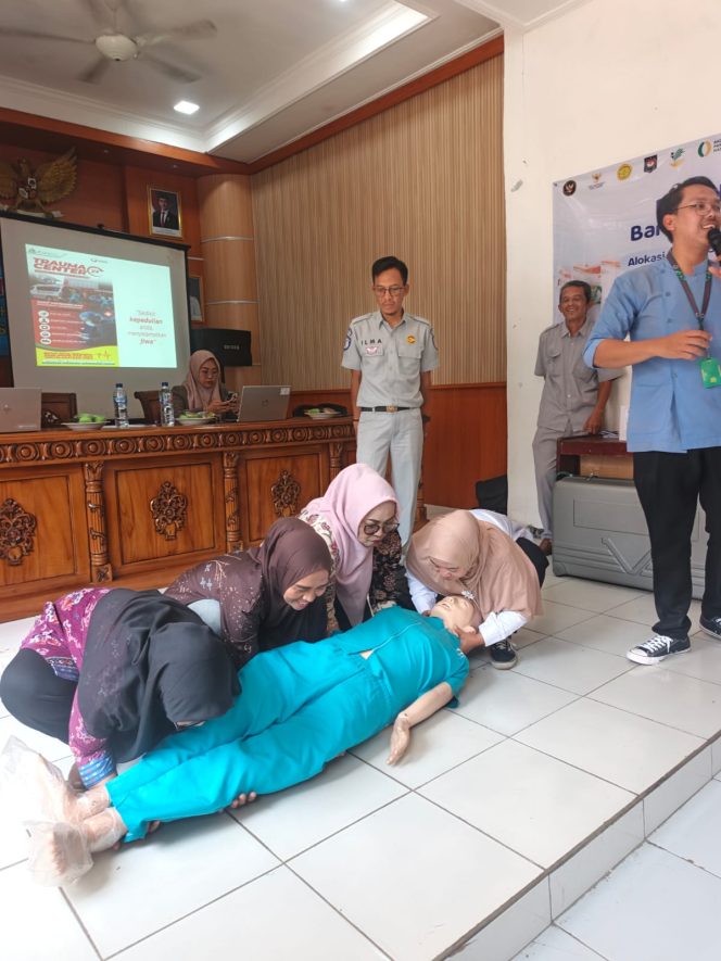 
					Jasa Raharja Dan RS Fikri Medika Perkuat Penanganan Kegawatdaruratan Di Kantor Desa Purwasari