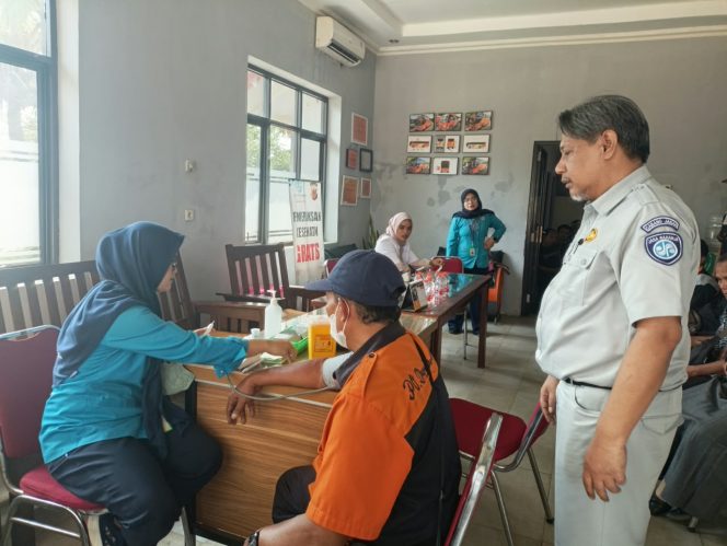 
					Tingkatkan Keselamatan dan apresiasi, Jasa Raharja Purwakarta Gelar Pemeriksaan Kesehatan Gratis untuk Pengemudi dan Awak Bus PO Dutra Parahyangan  (Berlio )