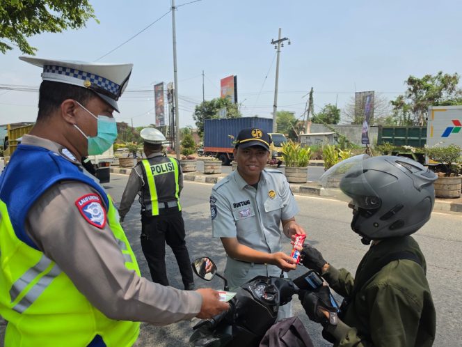 
					Aksi Simpatik Jasa Raharja Karawang Guna menjngkatkan Kewaspadaan dalam Berkendara dan Menekan Angka Laka Lantas di Karawang