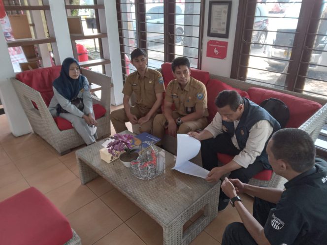 
					Perkuat Hubungan Dengan Perusahaan Swasta, Jasa Raharja Bandung Bersama Tim Pembina Samsat Soekarno Hatta Gelar Operasi Khusus Samsat