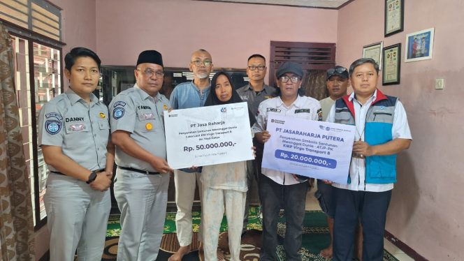 
					PT Jasa Raharja (Persero) Kanwil Utama Jawa Barat serahkan santunan korban Meninggal Dunia KM Virgo Transport 8 di Kabupaten Cirebon