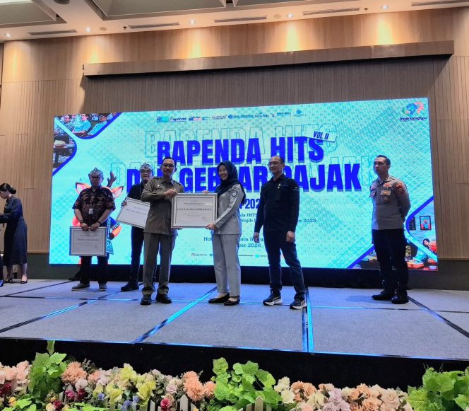 
					Jasa Raharja Indramayu Terima Penghargaan Dari bupati Indramayu Dalam Ajang Bapenda Hits Vol. II