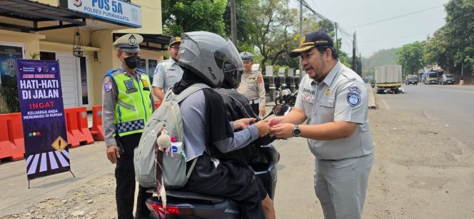 
					Tekan Angka Kecelakaan, Jasa Raharja Purwakarta Bersama Unit Kamsel Polres Purwakarta Gelar Aksi Simpatik di Daerah Rawan Laka